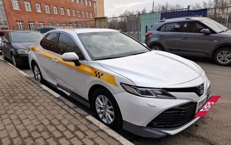 Toyota Camry, 2020 год, 2 200 000 рублей, 3 фотография