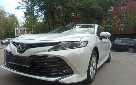 Toyota Camry, 2020 год, 2 200 000 рублей, 17 фотография