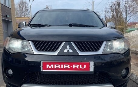 Mitsubishi Outlander III рестайлинг 3, 2007 год, 925 000 рублей, 1 фотография