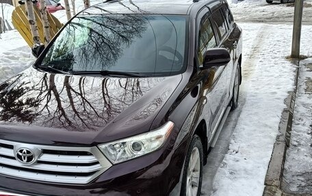 Toyota Highlander III, 2011 год, 2 250 000 рублей, 2 фотография