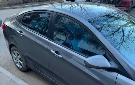 Hyundai Solaris II рестайлинг, 2012 год, 820 000 рублей, 3 фотография