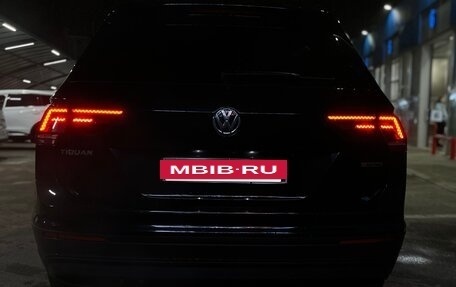 Volkswagen Tiguan II, 2018 год, 1 900 000 рублей, 2 фотография