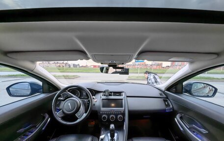 Jaguar E-Pace, 2018 год, 3 200 000 рублей, 11 фотография