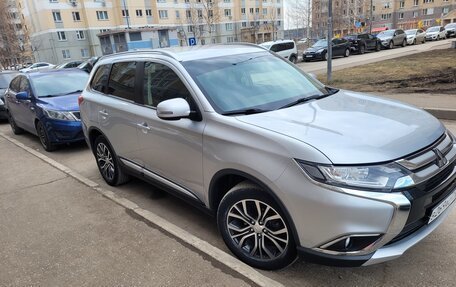 Mitsubishi Outlander III рестайлинг 3, 2018 год, 2 330 000 рублей, 2 фотография