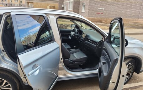 Mitsubishi Outlander III рестайлинг 3, 2018 год, 2 330 000 рублей, 3 фотография