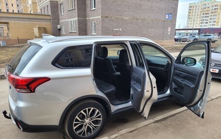 Mitsubishi Outlander III рестайлинг 3, 2018 год, 2 330 000 рублей, 4 фотография