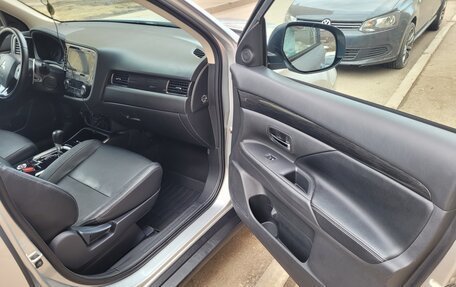 Mitsubishi Outlander III рестайлинг 3, 2018 год, 2 330 000 рублей, 7 фотография