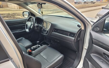 Mitsubishi Outlander III рестайлинг 3, 2018 год, 2 330 000 рублей, 6 фотография