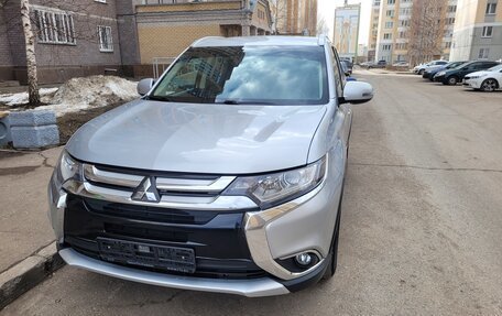 Mitsubishi Outlander III рестайлинг 3, 2018 год, 2 330 000 рублей, 8 фотография