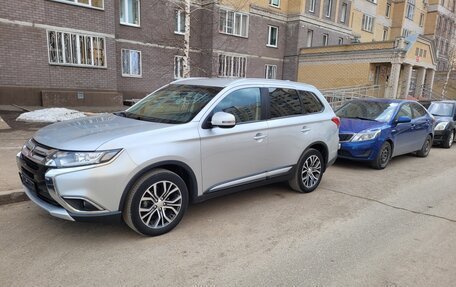 Mitsubishi Outlander III рестайлинг 3, 2018 год, 2 330 000 рублей, 10 фотография