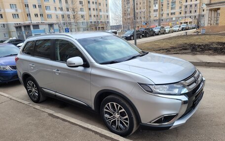 Mitsubishi Outlander III рестайлинг 3, 2018 год, 2 330 000 рублей, 11 фотография