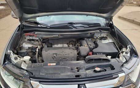 Mitsubishi Outlander III рестайлинг 3, 2018 год, 2 330 000 рублей, 12 фотография