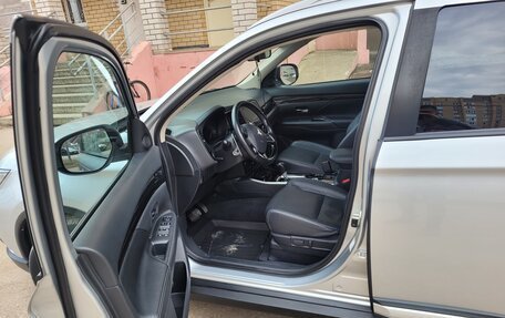 Mitsubishi Outlander III рестайлинг 3, 2018 год, 2 330 000 рублей, 20 фотография