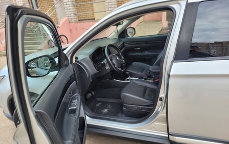 Mitsubishi Outlander III рестайлинг 3, 2018 год, 2 330 000 рублей, 21 фотография