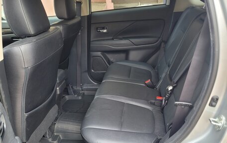 Mitsubishi Outlander III рестайлинг 3, 2018 год, 2 330 000 рублей, 19 фотография