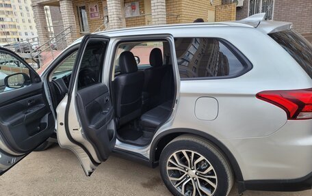 Mitsubishi Outlander III рестайлинг 3, 2018 год, 2 330 000 рублей, 18 фотография