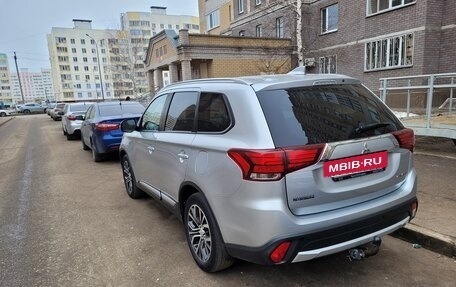 Mitsubishi Outlander III рестайлинг 3, 2018 год, 2 330 000 рублей, 16 фотография