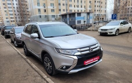 Mitsubishi Outlander III рестайлинг 3, 2018 год, 2 330 000 рублей, 13 фотография