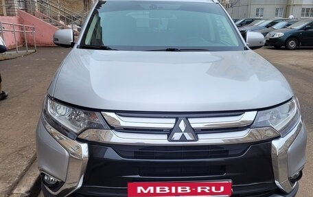Mitsubishi Outlander III рестайлинг 3, 2018 год, 2 330 000 рублей, 14 фотография