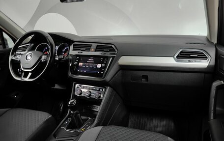 Volkswagen Tiguan II, 2019 год, 1 858 000 рублей, 13 фотография