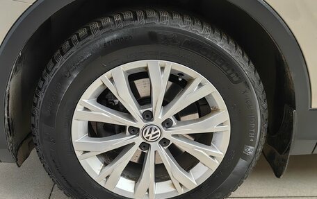 Volkswagen Tiguan II, 2019 год, 1 858 000 рублей, 23 фотография