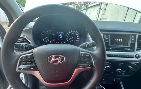 Hyundai Solaris II рестайлинг, 2018 год, 899 000 рублей, 10 фотография