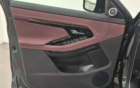 Land Rover Range Rover Evoque II, 2025 год, 6 090 000 рублей, 7 фотография