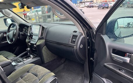 Toyota Land Cruiser 200, 2016 год, 4 900 000 рублей, 2 фотография