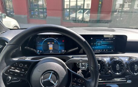 Mercedes-Benz A-Класс, 2019 год, 2 600 000 рублей, 7 фотография