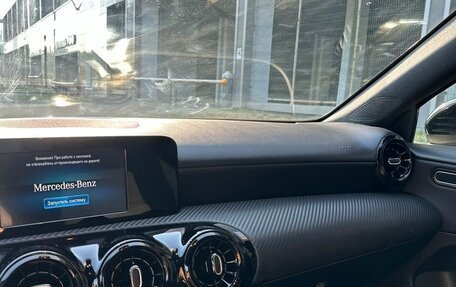 Mercedes-Benz A-Класс, 2019 год, 2 600 000 рублей, 10 фотография