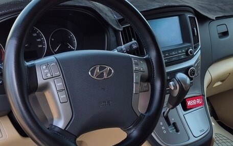 Hyundai Grand Starex Grand Starex I рестайлинг 2, 2017 год, 3 500 000 рублей, 9 фотография