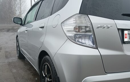 Honda Fit III, 2011 год, 950 000 рублей, 6 фотография