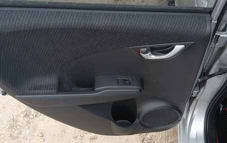 Honda Fit III, 2011 год, 950 000 рублей, 22 фотография