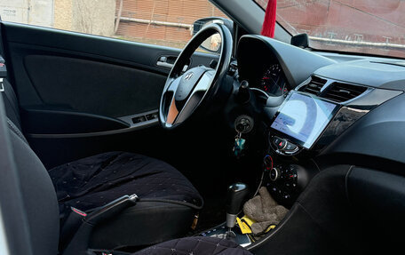 Hyundai Solaris II рестайлинг, 2011 год, 850 000 рублей, 12 фотография