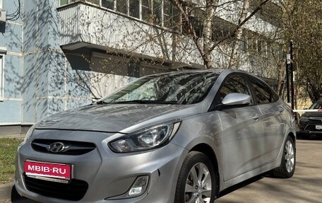 Hyundai Solaris II рестайлинг, 2011 год, 590 000 рублей, 1 фотография