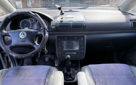 Volkswagen Sharan I рестайлинг, 2001 год, 700 000 рублей, 1 фотография