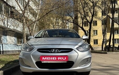 Hyundai Solaris II рестайлинг, 2011 год, 590 000 рублей, 3 фотография