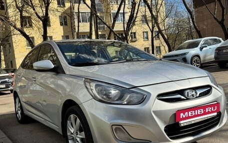 Hyundai Solaris II рестайлинг, 2011 год, 590 000 рублей, 2 фотография
