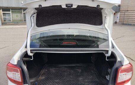 Renault Logan II, 2016 год, 920 000 рублей, 13 фотография