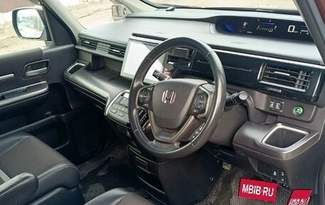 Honda Stepwgn IV, 2018 год, 2 390 000 рублей, 8 фотография