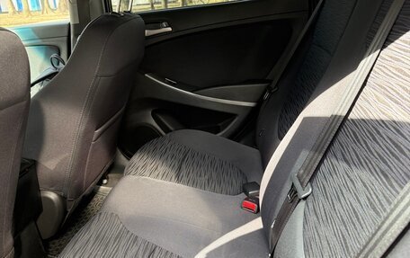 Hyundai Solaris II рестайлинг, 2015 год, 1 350 000 рублей, 19 фотография