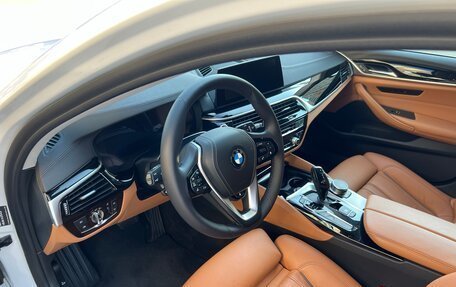 BMW 5 серия, 2019 год, 3 050 000 рублей, 17 фотография