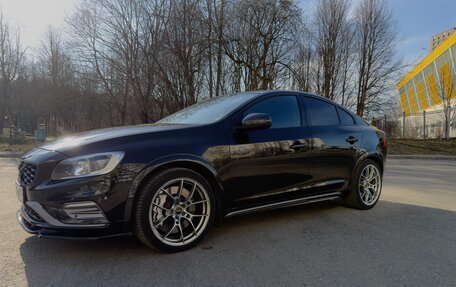 Volvo S60 Cross Country, 2017 год, 2 150 000 рублей, 7 фотография