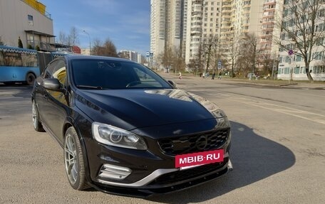 Volvo S60 Cross Country, 2017 год, 2 150 000 рублей, 2 фотография