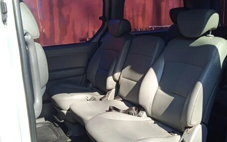 Hyundai Grand Starex Grand Starex I рестайлинг 2, 2014 год, 1 960 000 рублей, 12 фотография