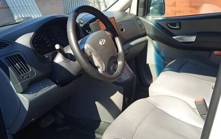 Hyundai Grand Starex Grand Starex I рестайлинг 2, 2014 год, 1 960 000 рублей, 11 фотография