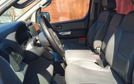 Hyundai Grand Starex Grand Starex I рестайлинг 2, 2014 год, 1 960 000 рублей, 8 фотография