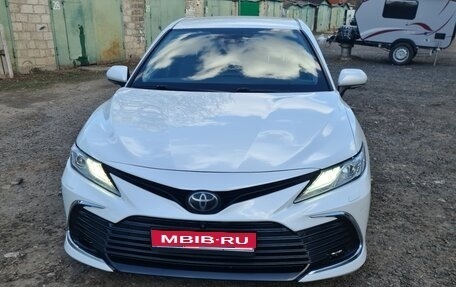 Toyota Camry, 2022 год, 3 750 000 рублей, 1 фотография