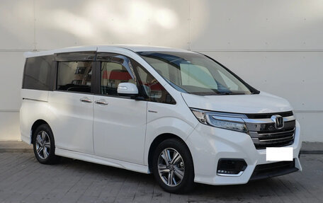 Honda Stepwgn IV, 2017 год, 2 350 000 рублей, 1 фотография