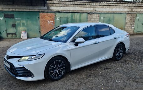 Toyota Camry, 2022 год, 3 750 000 рублей, 3 фотография